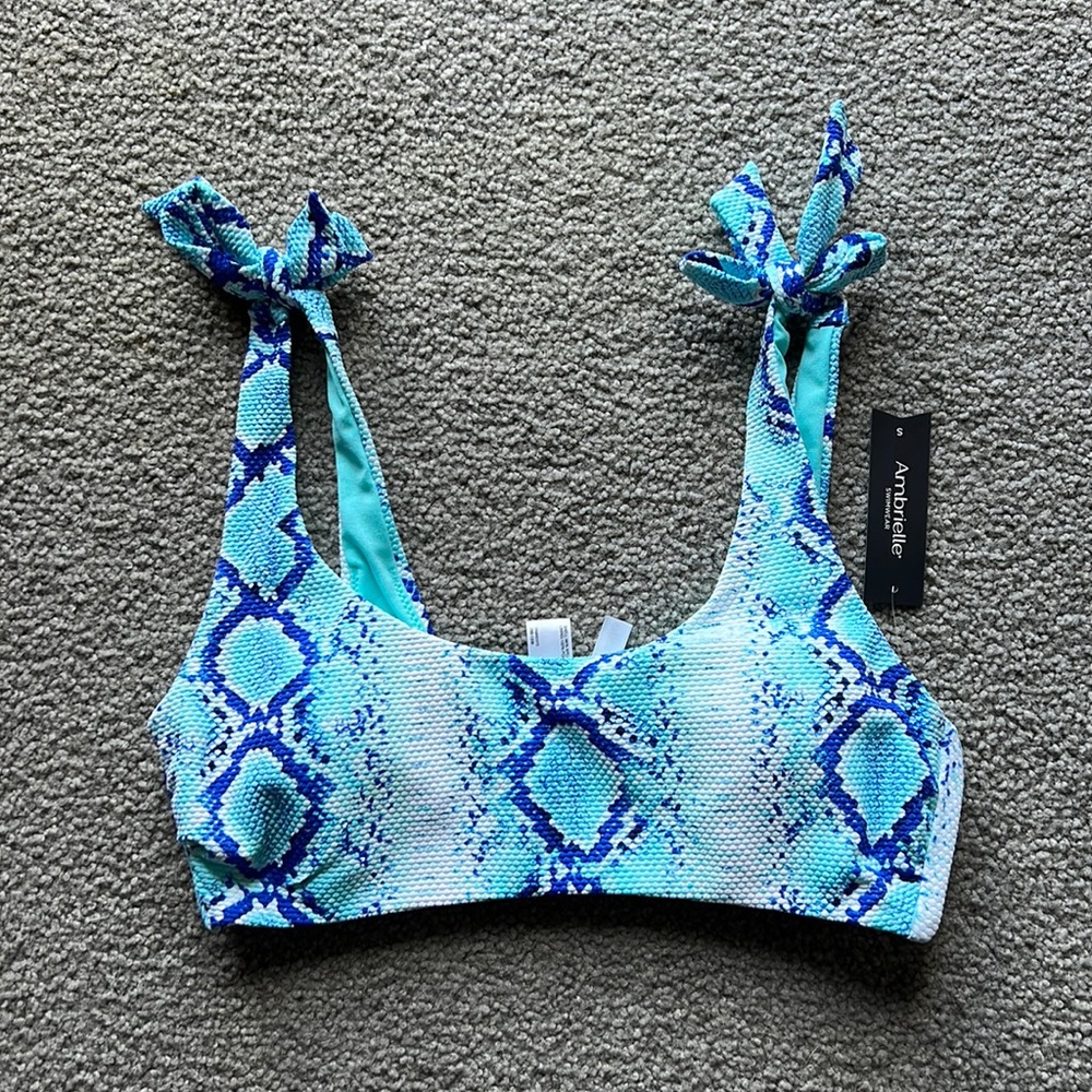 Ambrielle womens bikini top